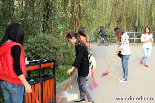 2012-10-29-fengxianri2.jpg